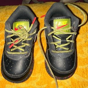 Nike force 1 toddler 6c decent condition